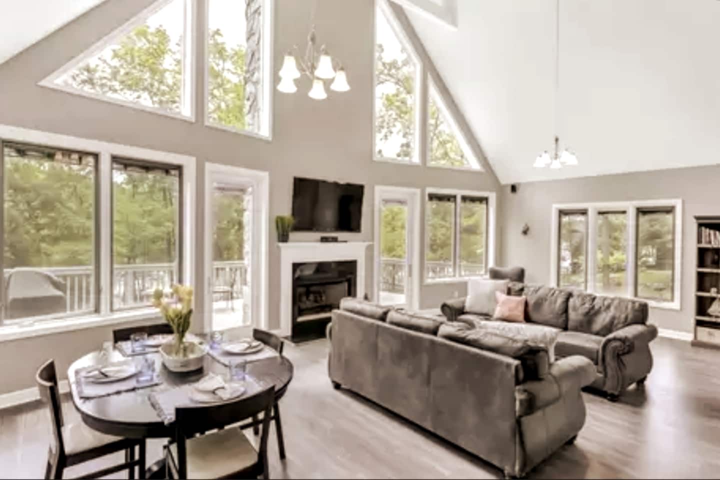 From Fireplaces to Fishing: Why Lake Murray Is Perfect Year-Round