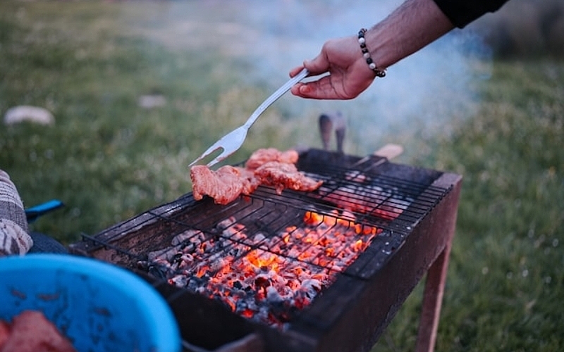 How to Host the Perfect Labor Day BBQ at Your Lake Murray Chalet